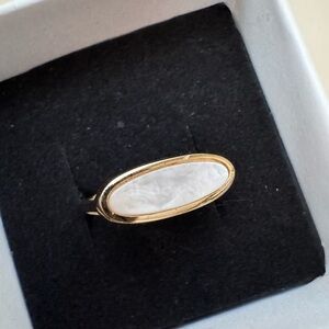 Avon mother of pearl signet style ring - size 8